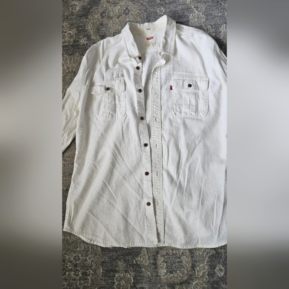 Levi's men's long sleeve button up.